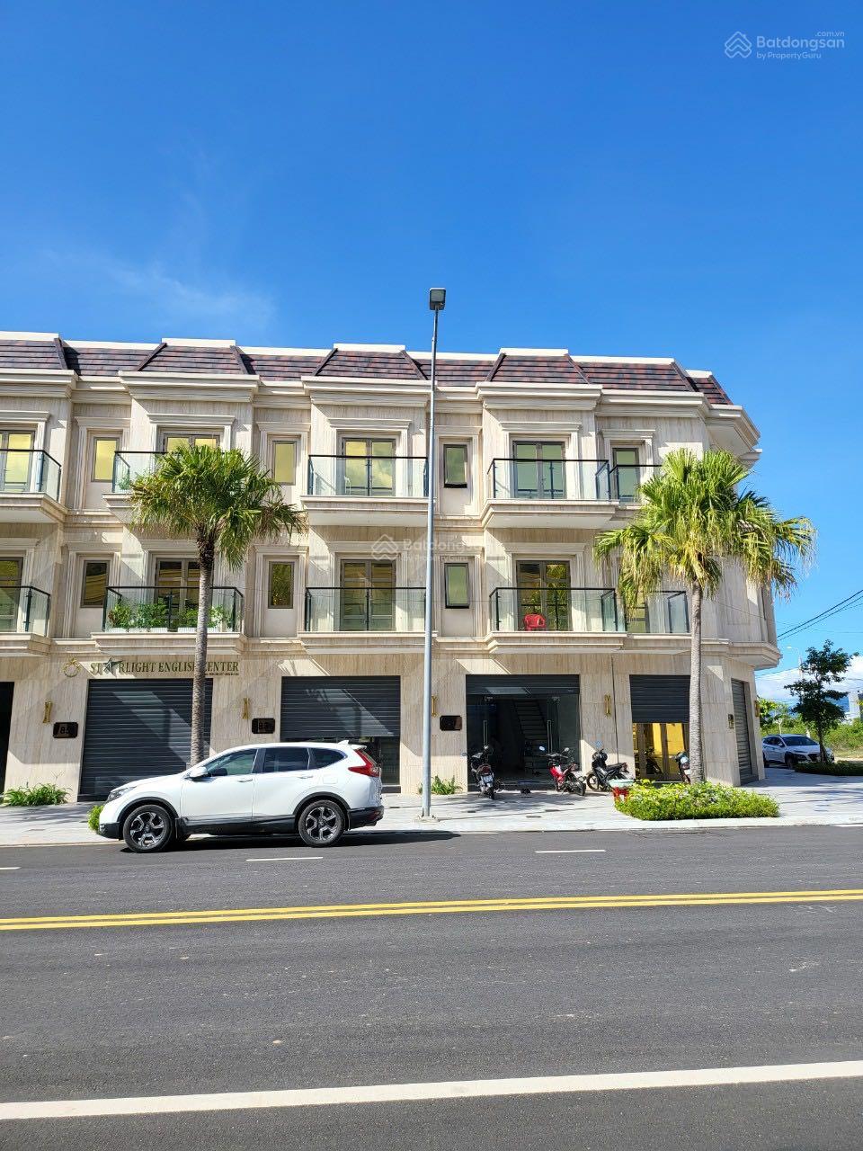 Lakeside Palace, Vietnam Lakeside Palace, Vietnam