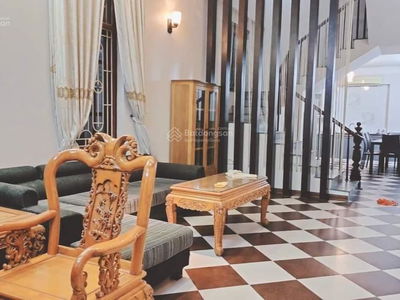 Gehäuse In Hanoi, Vietnam Gehäuse In Hanoi, Vietnam