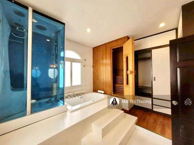 Phú Mỹ Hưng, Vietnam  Phú Mỹ Hưng, Vietnam