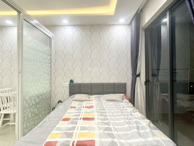 Topaz Twins, Vietnam Topaz Twins, Vietnam