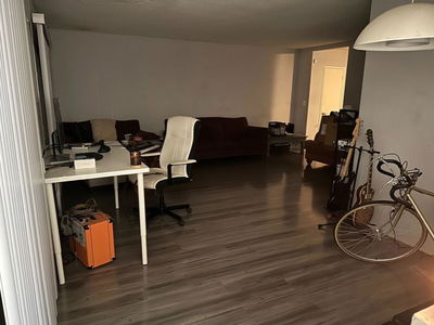 Barry Avenue, United States  Barry Avenue, United States