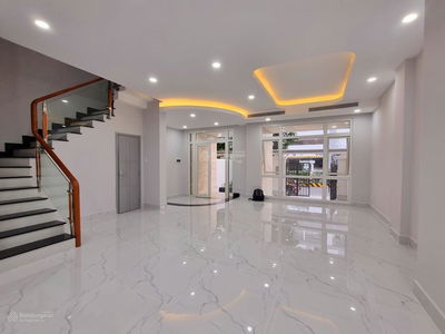 The Peak Garden, Vietnam  The Peak Garden, Vietnam