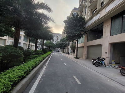 Him Lam Vạn Phúc, Vietnam Him Lam Vạn Phúc, Vietnam