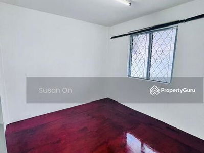 Flat Taman Ungku Tun Aminah, Malaysia Flat Taman Ungku Tun Aminah, Malaysia