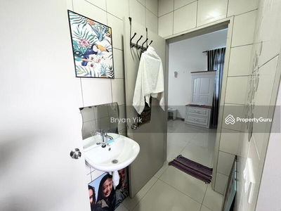 Penduline @ Bandar Rimbayu, Malaysia Penduline @ Bandar Rimbayu, Malaysia