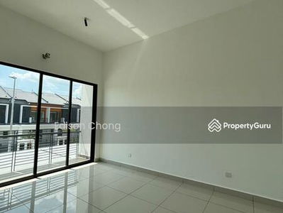 Robin @ Rimbayu, Malaysia Robin @ Rimbayu, Malaysia