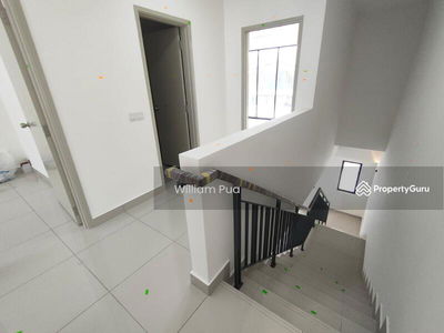 Robin @ Rimbayu, Malaysia Robin @ Rimbayu, Malaysia