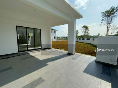 Robin @ Rimbayu, Malaysia Robin @ Rimbayu, Malaysia