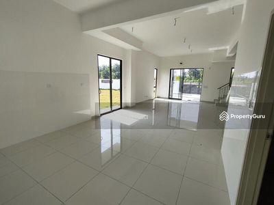 Robin @ Rimbayu, Malaysia Robin @ Rimbayu, Malaysia