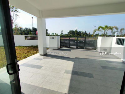 Robin @ Rimbayu, Malaysia Robin @ Rimbayu, Malaysia