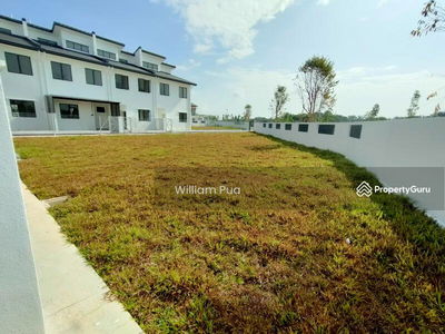 Robin @ Rimbayu, Malaysia Robin @ Rimbayu, Malaysia