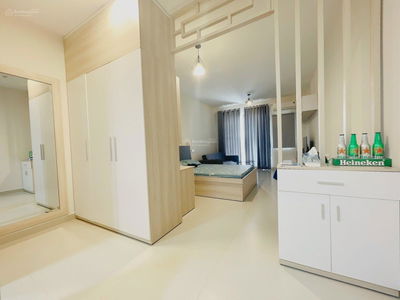 Topaz Twins, Vietnam Topaz Twins, Vietnam