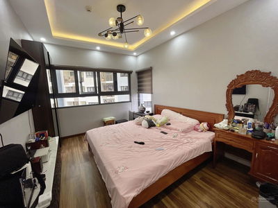 Topaz Twins, Vietnam Topaz Twins, Vietnam