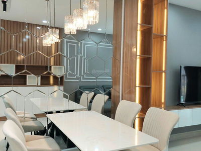 Topaz Twins, Vietnam Topaz Twins, Vietnam