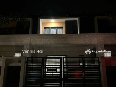 Robin @ Rimbayu, Malaysia Robin @ Rimbayu, Malaysia