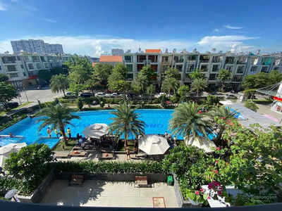 Him Lam Phú Đông, Vietnam Him Lam Phú Đông, Vietnam