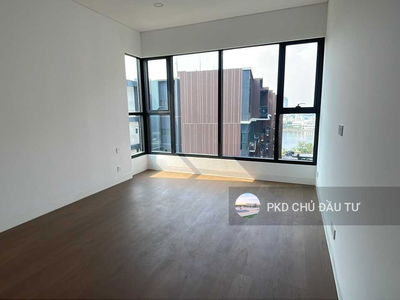 The River Thủ Thiêm, Vietnam  The River Thủ Thiêm, Vietnam