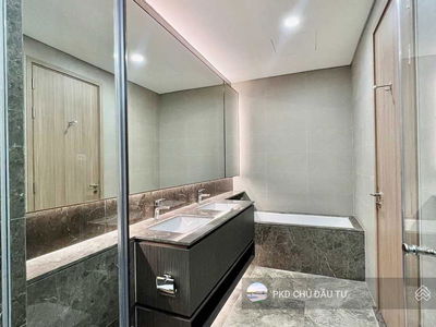 The River Thủ Thiêm, Vietnam  The River Thủ Thiêm, Vietnam